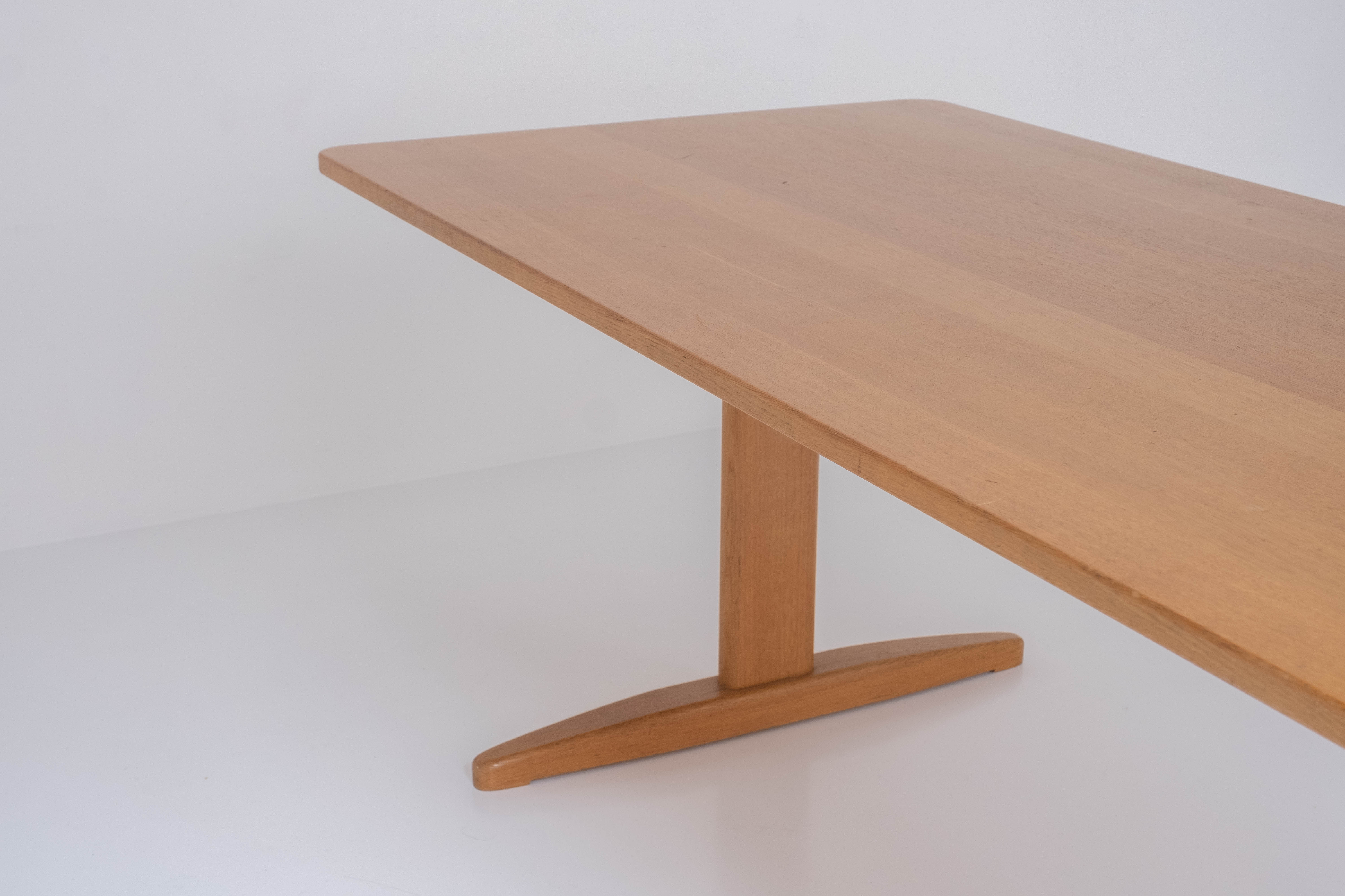 Shaker dining table designed by Børge Mogensen for Carl Madsen & Son, Denmark 1960s.