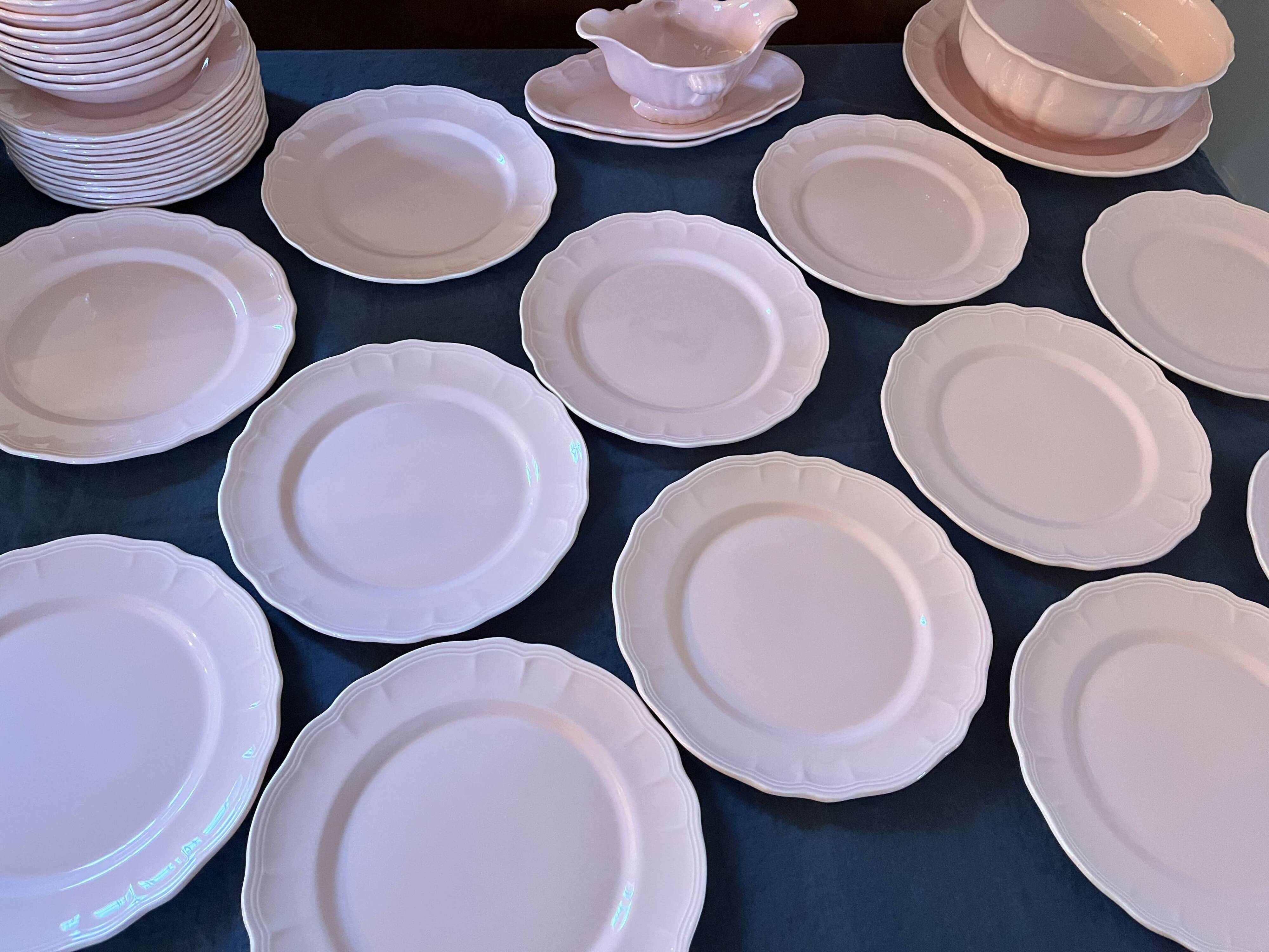 Salins 38 Piece Pink Dinnerware Set