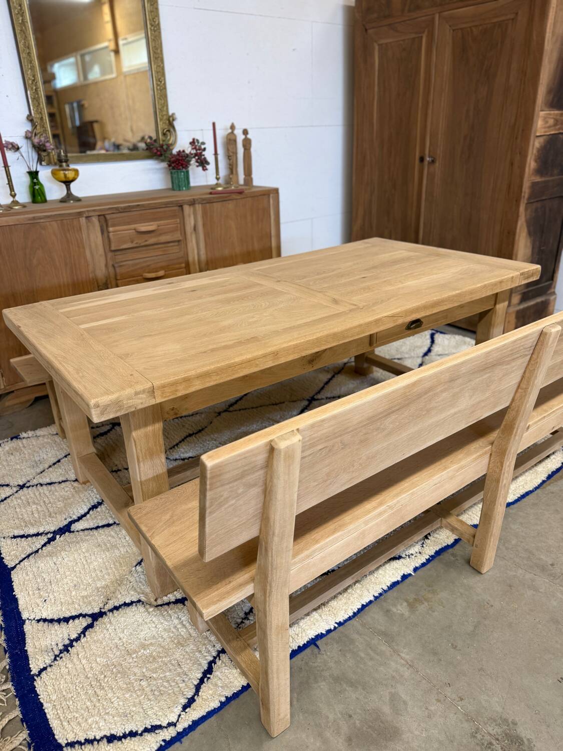 Solid oak extendable farmhouse table with 2 drawers.
