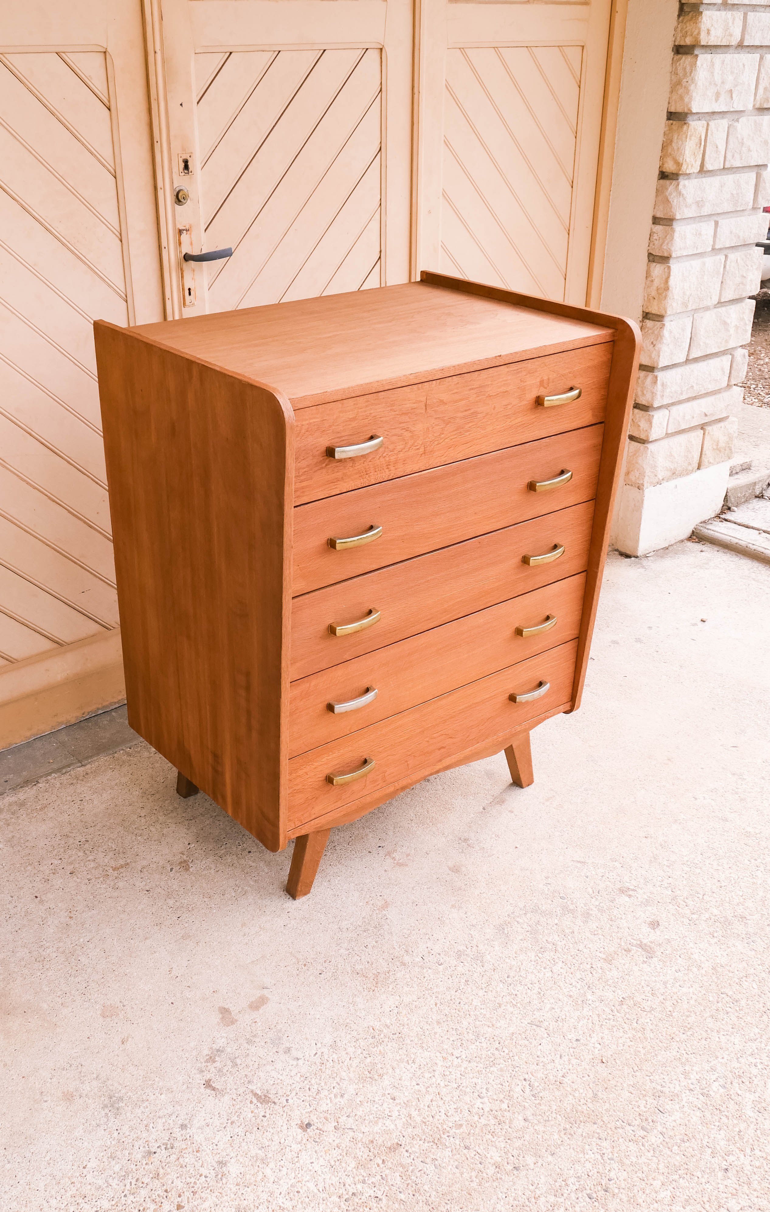 Chest of drawers compass feet
