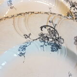Suite de 4 assiettes en faïence à décor de fleurs