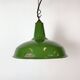 Lampe suspendue en émail vert industriel de Jackson Electrical Co., années 1960.