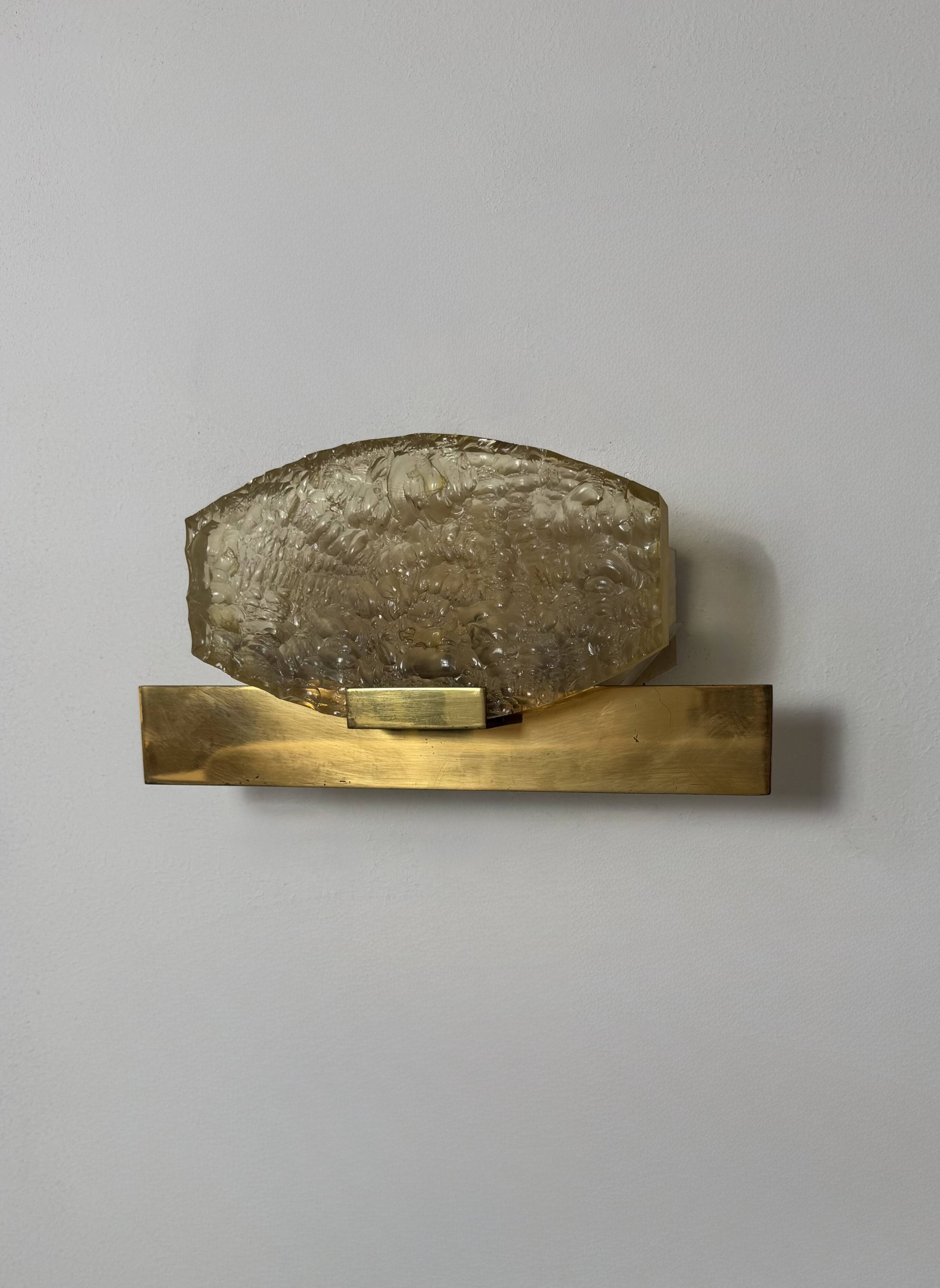 Vintage wall light attributed to Serge Mouille, brass and resin, Dallux France.