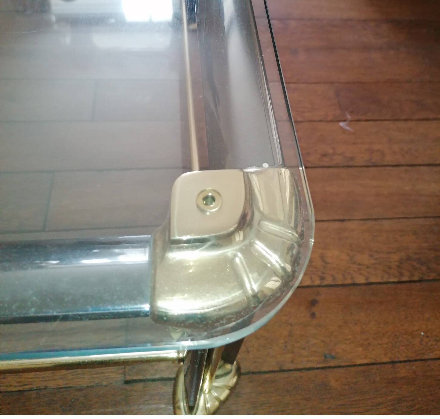 Table basse en métal, laiton et verre - Années 60-70.