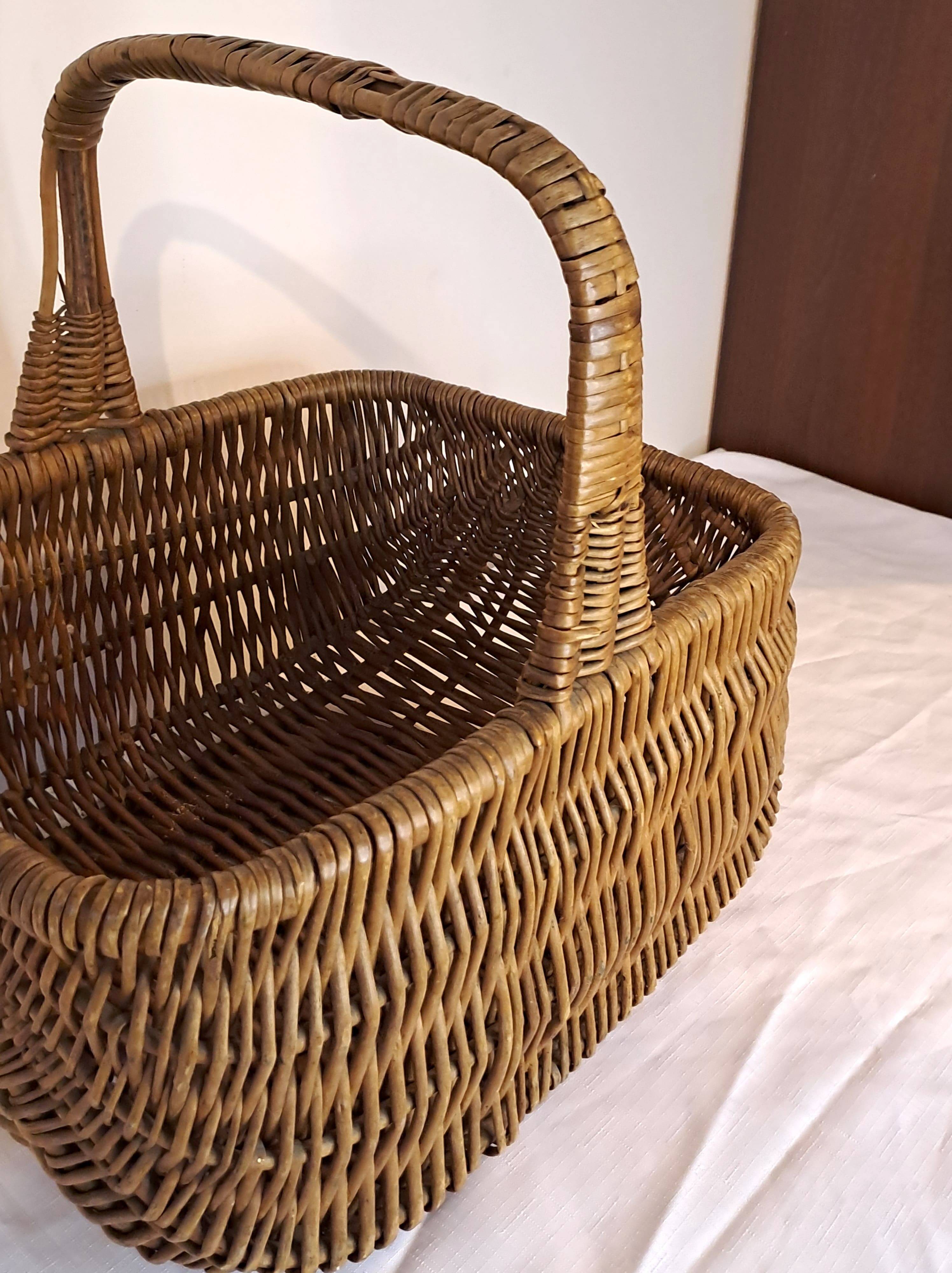 Large vintage woven rattan basket – Authentic and practical