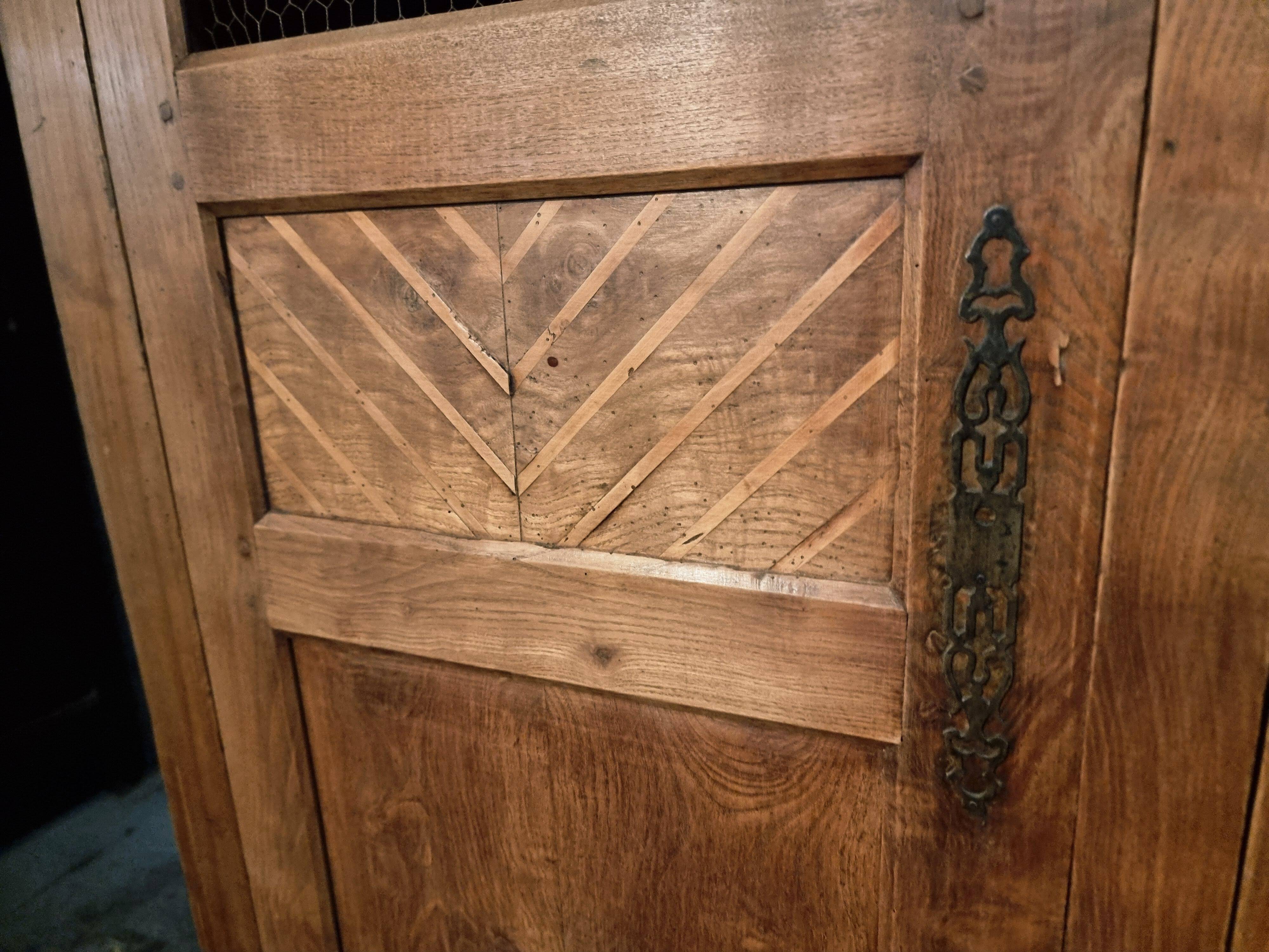 Armoire / placard français ancien – XIXe siècle