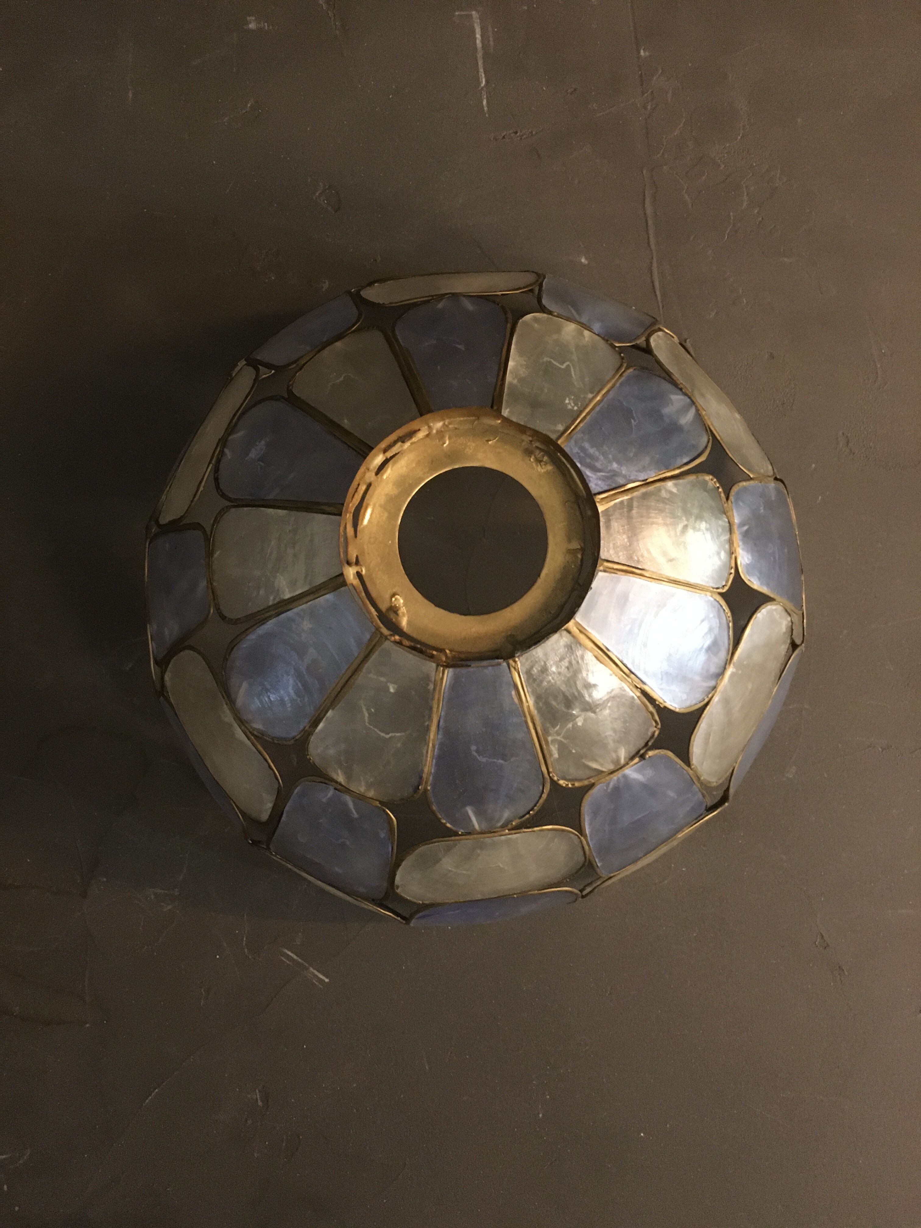 Blue mother-of-pearl hanging lamp