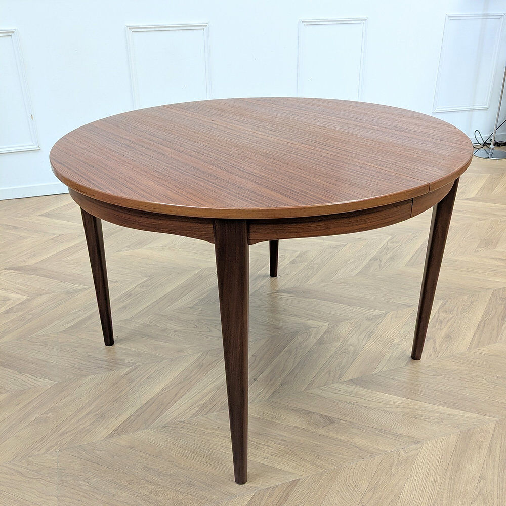 Scandinavian round table