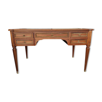 Wooden desk with zippers