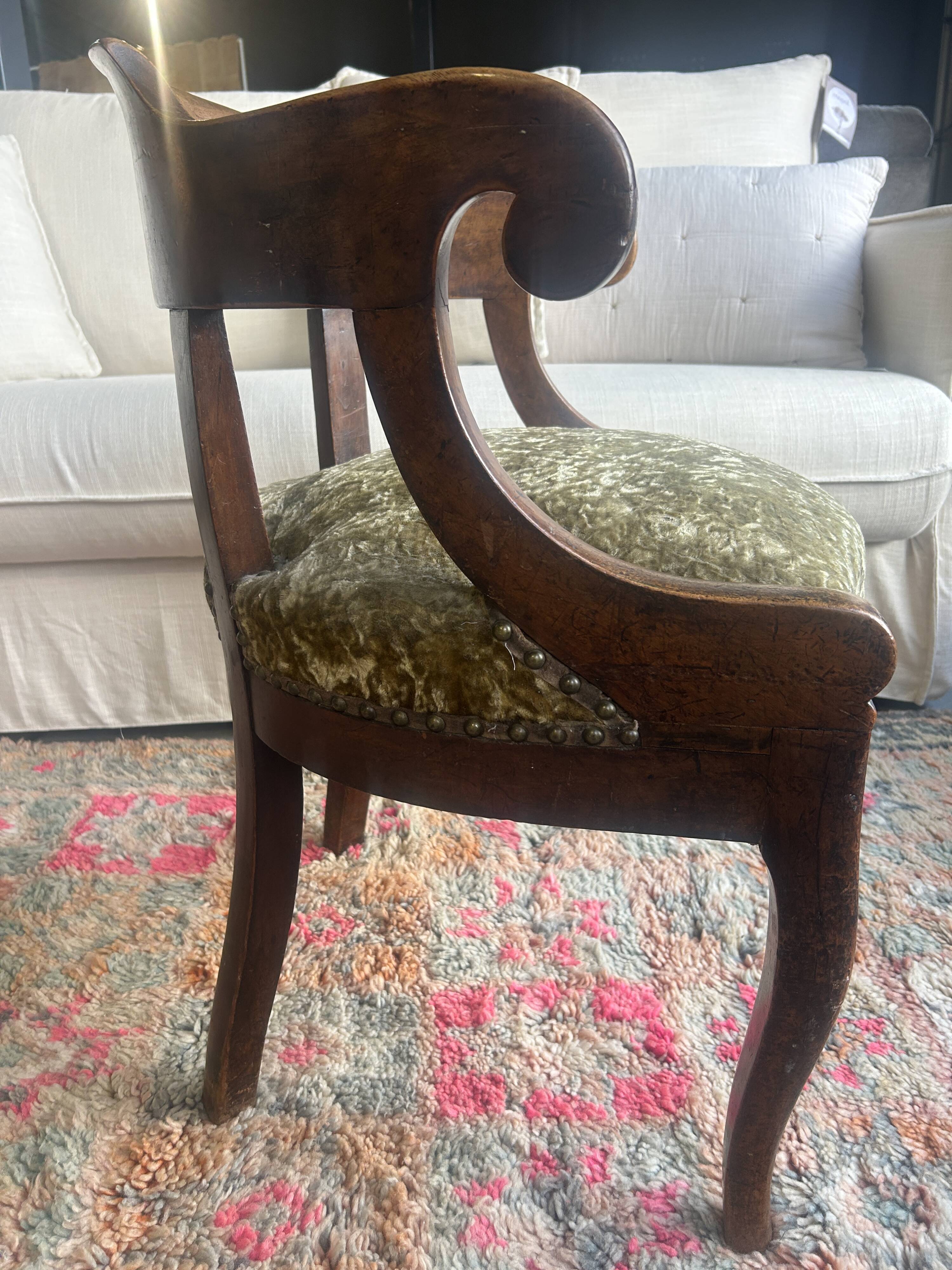 Restoration period armchair in solid walnut – France, circa 1820-1830