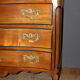 Commode galbée Louis XV en noyer blond XVIII