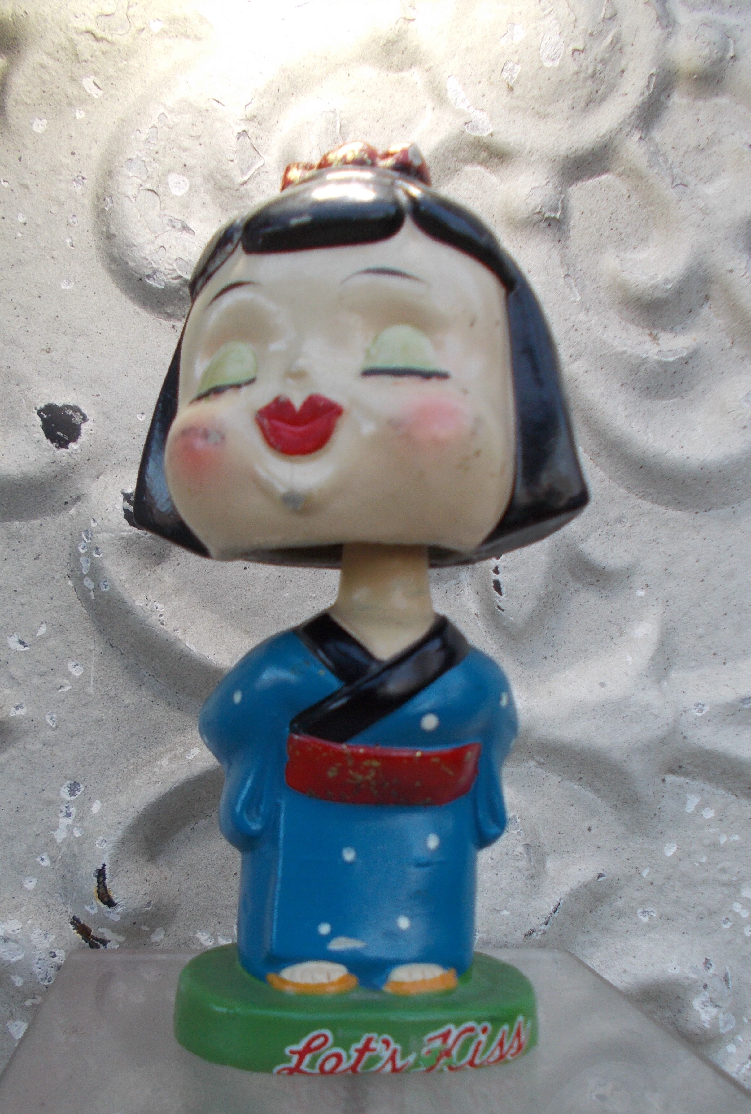 Vintage Let's kiss Japan figurine