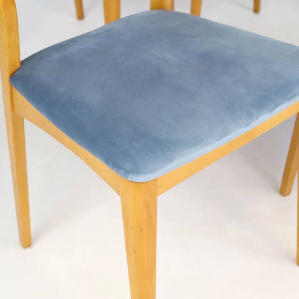 Série de quatre chaises scandinaves velours bleu