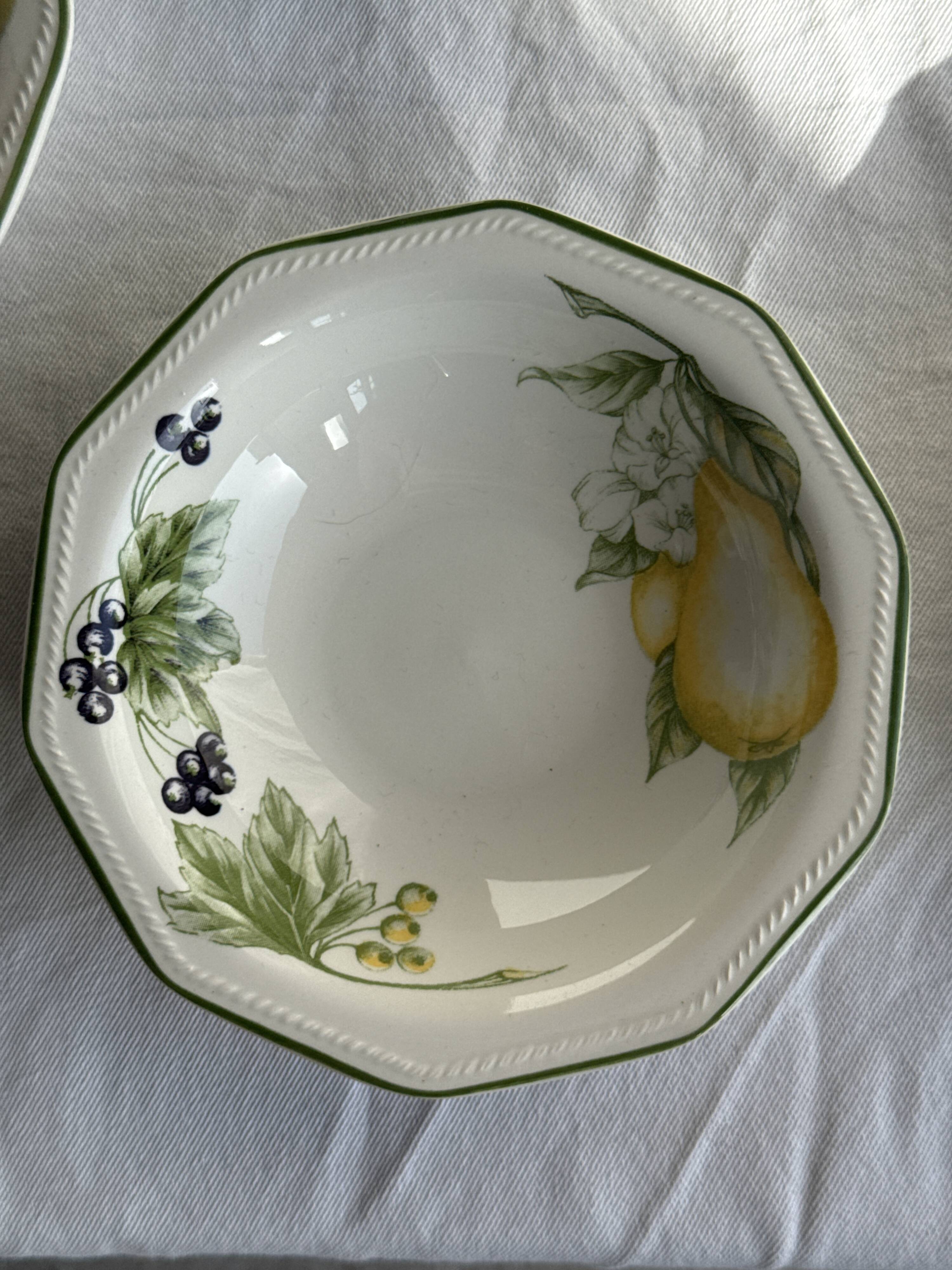 Set of 11 fruit-patterned bowls The Chartwell Collection England D17