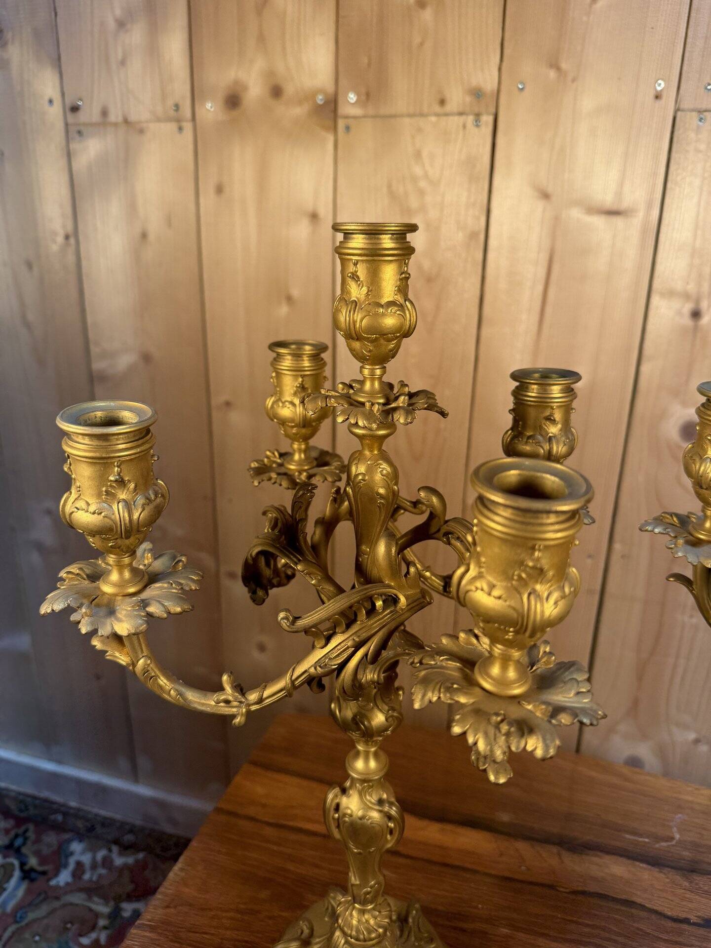 Paire de candélabres de style Louis XV en bronze doré signés Ferdinand Barb