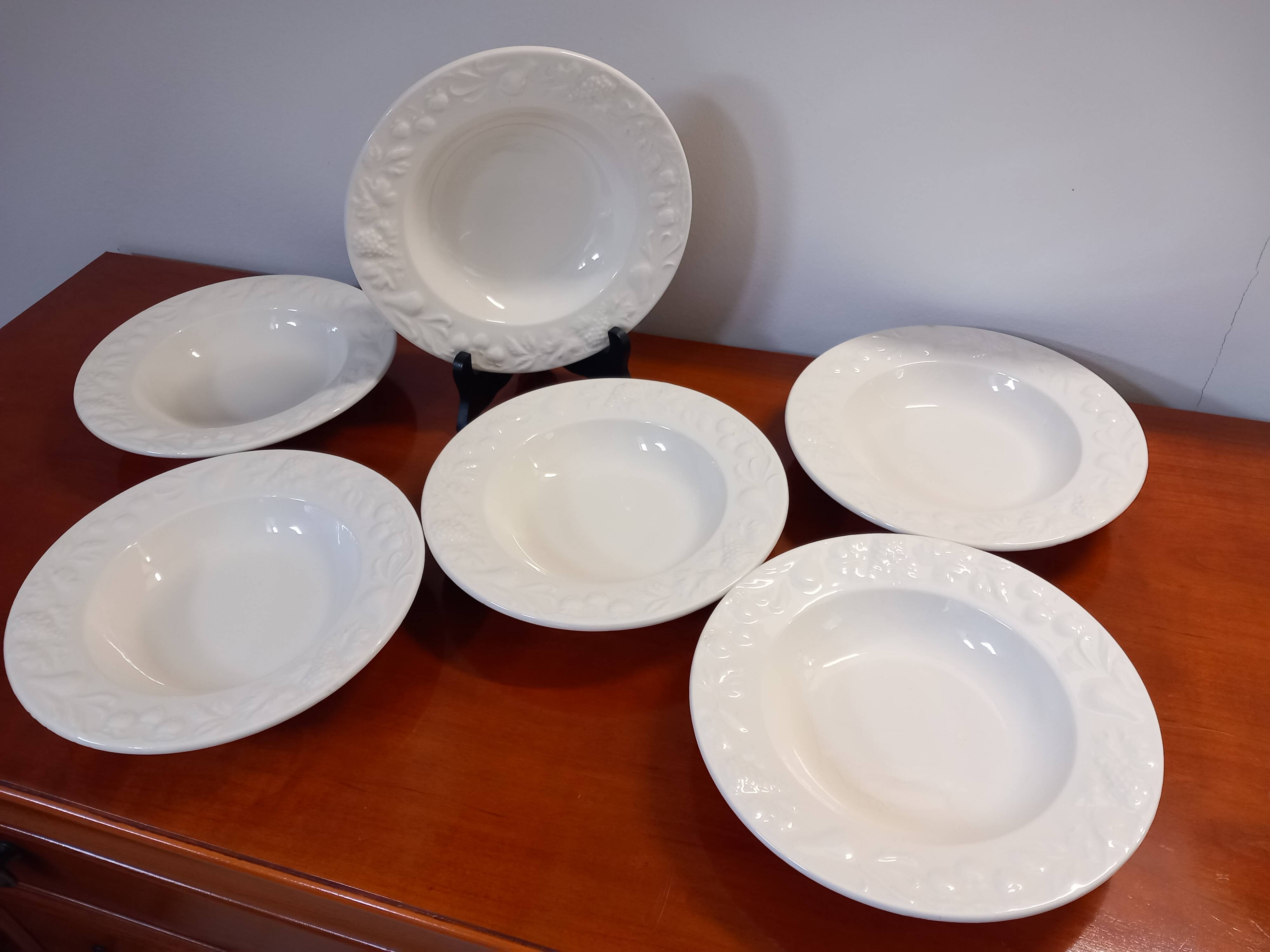 Set of 6 white ceramic deep plates made in Italy.