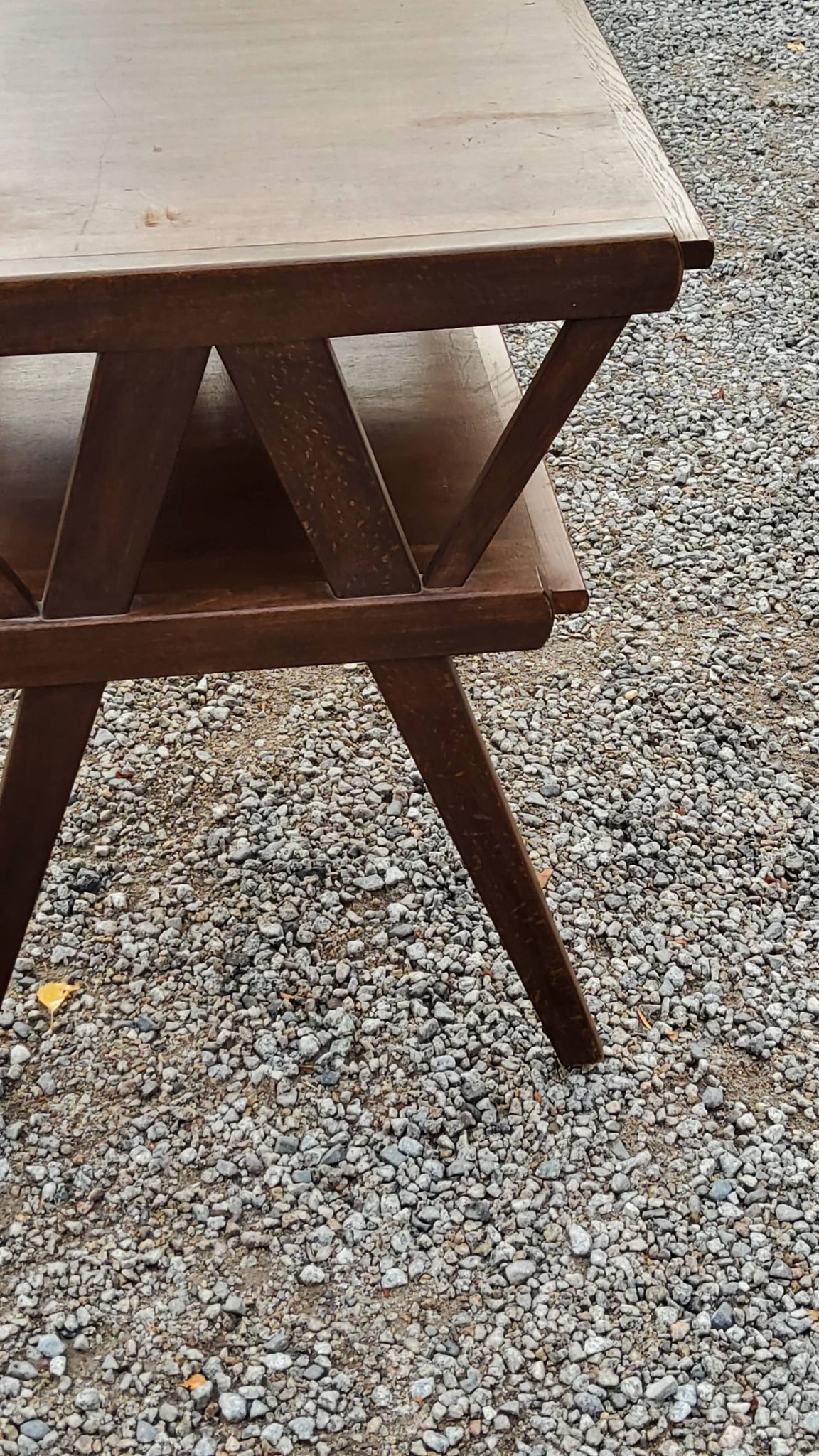 Table d’appoint vintage des années 50 en hêtre chêne et peuplier pieds compas