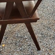 Table d’appoint vintage des années 50 en hêtre chêne et peuplier pieds compas