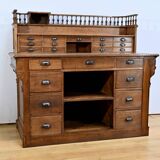 Oak apothecary counter – 1920