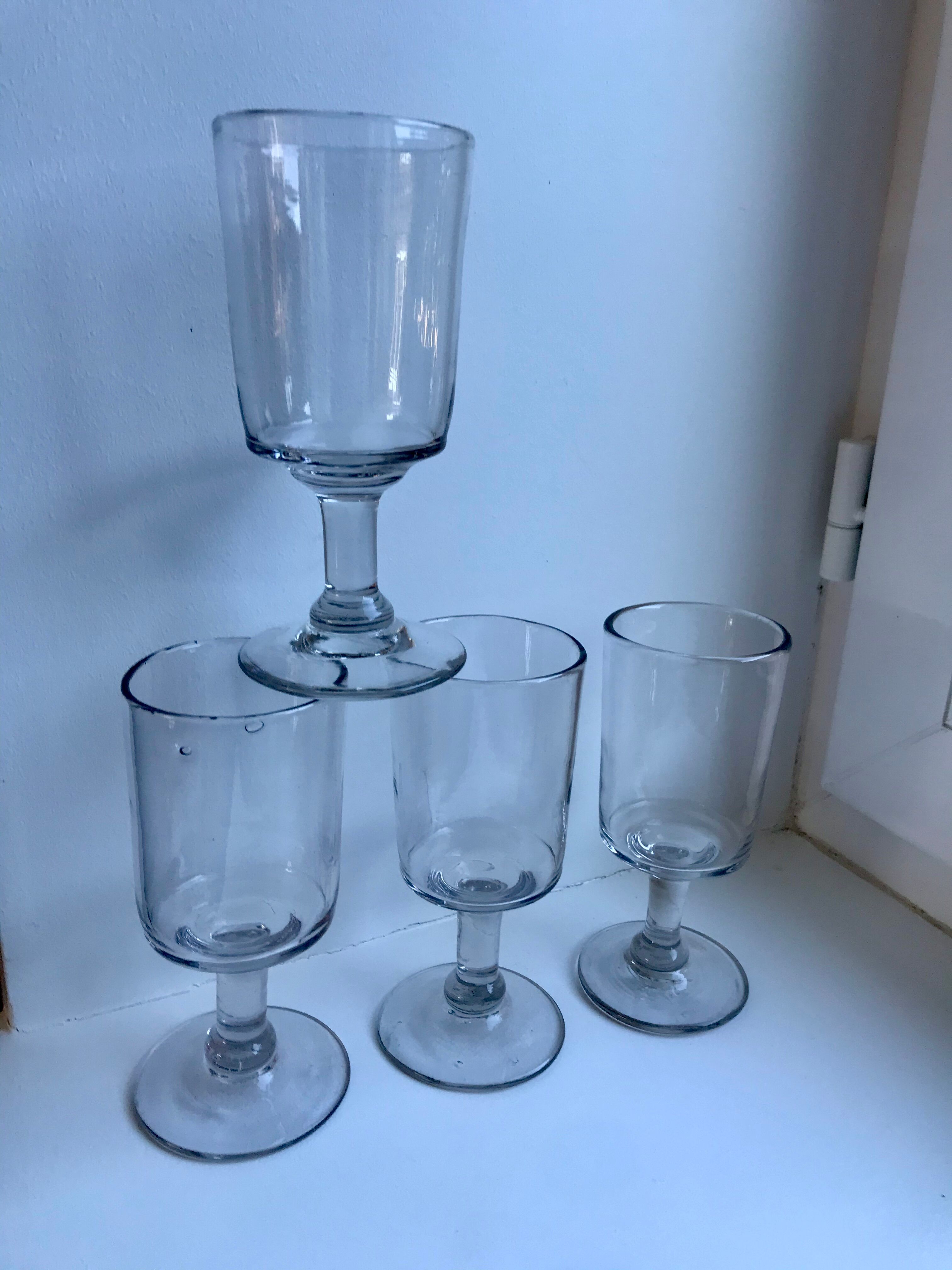Set of 4 wine glasses in blown glass late nineteenth