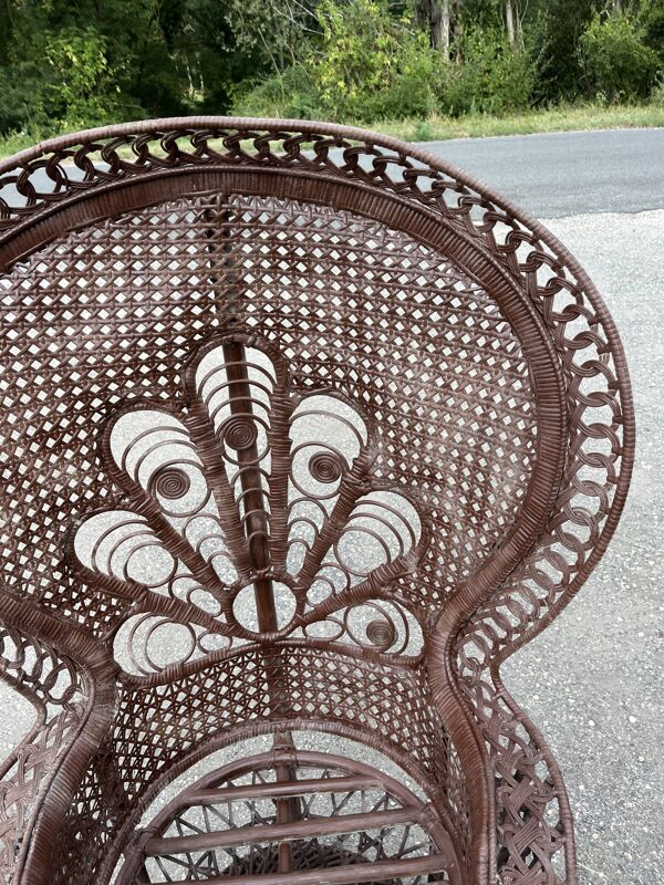 Grand fauteuil Emmanuelle ou fauteuil paon ancien en rotin tressé