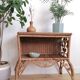 Table de chevet en rotin "peacock" vintage