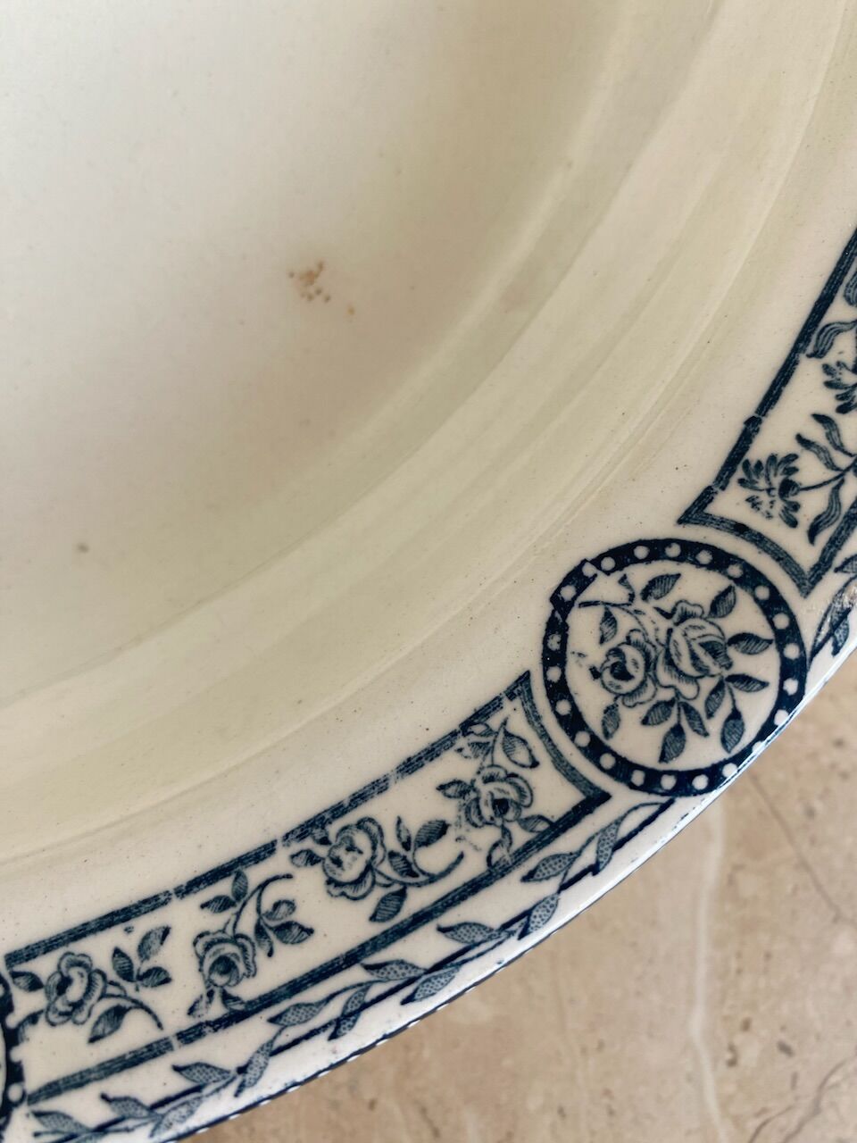 Plat creux en terre de fer
