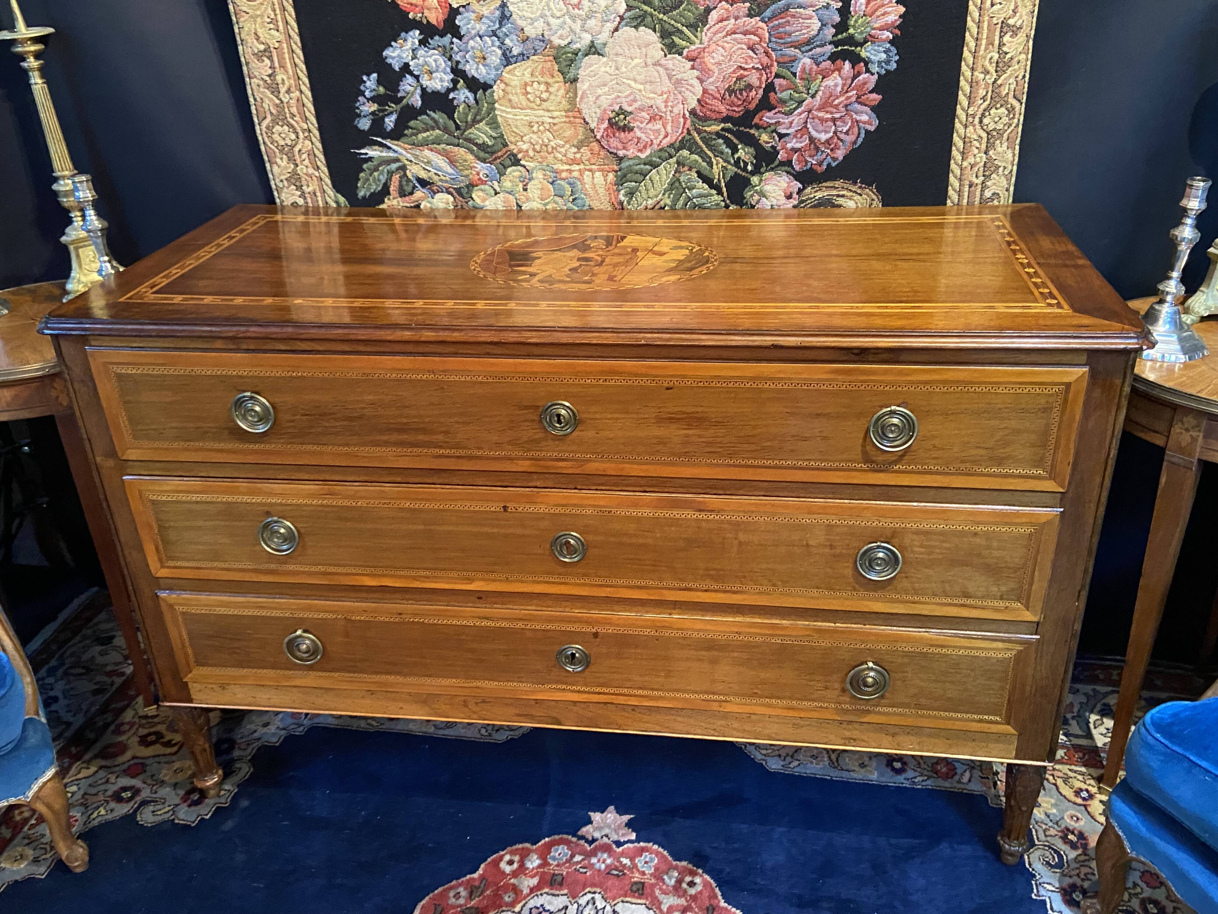 Large Louis XVI chest of drawers with 3 drawers, marquetry decoration depicting an antique scene from the late 18th century.