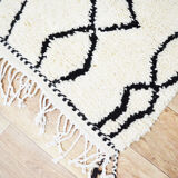 Handmade moroccan berber carpet 284 x 157 cm