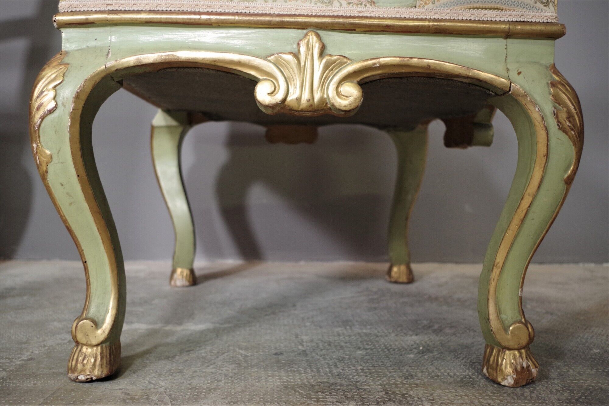 Venetian Baroque salon with table, two armchairs, a bench and a chair, mid-19th century