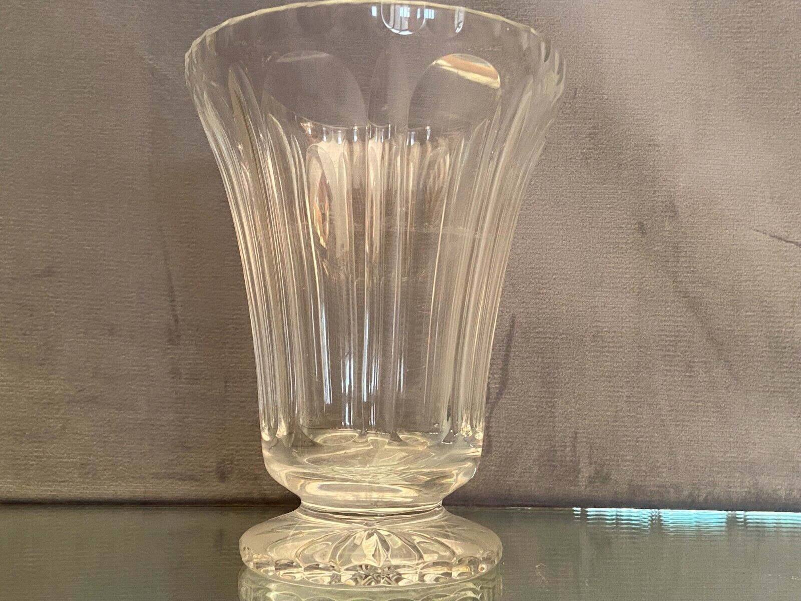 Vase on pedestal in cut crystal mid-twentieth century