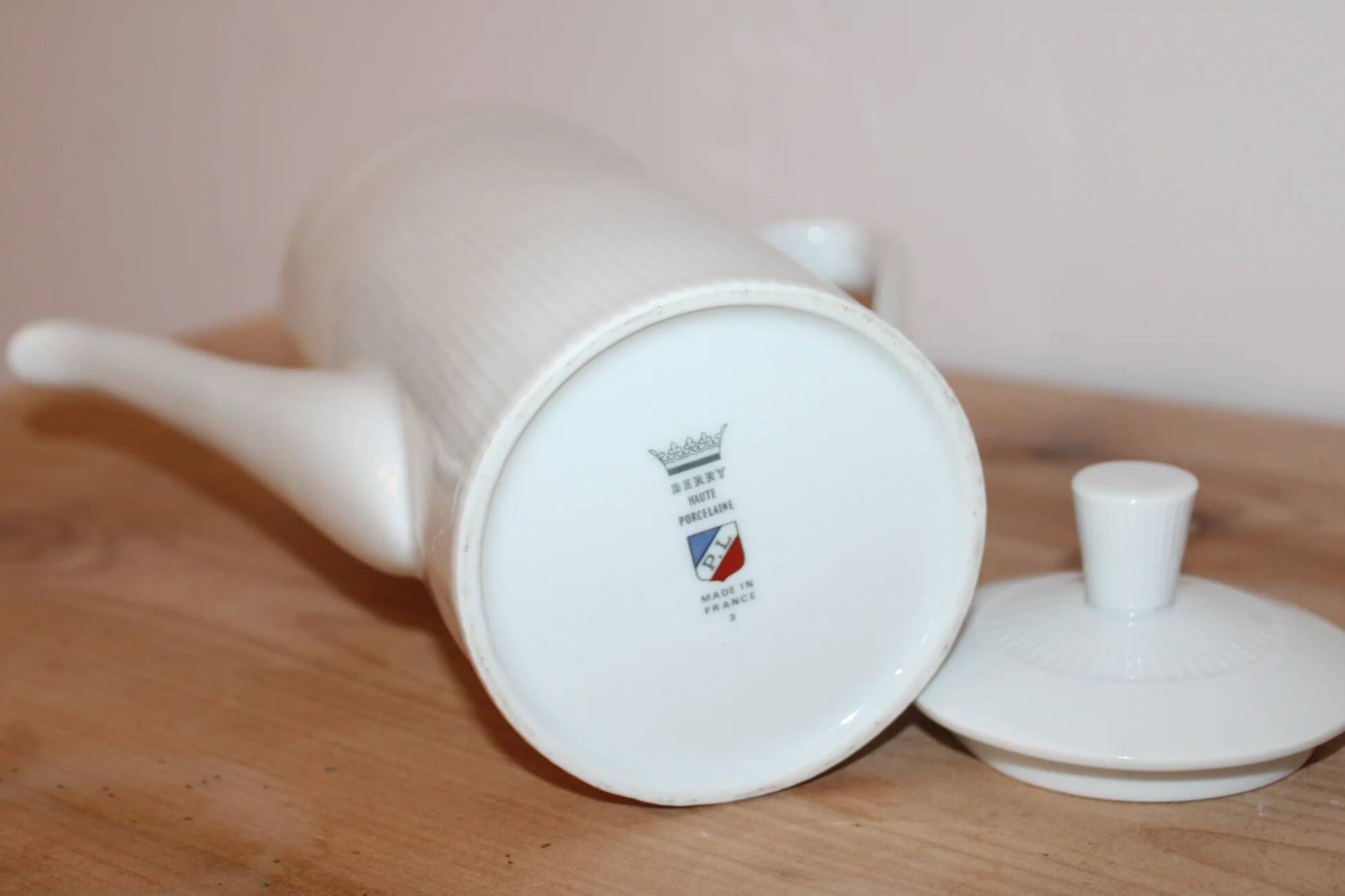 Vintage ribbed white porcelain coffee pot Berry P.L. – Made in France