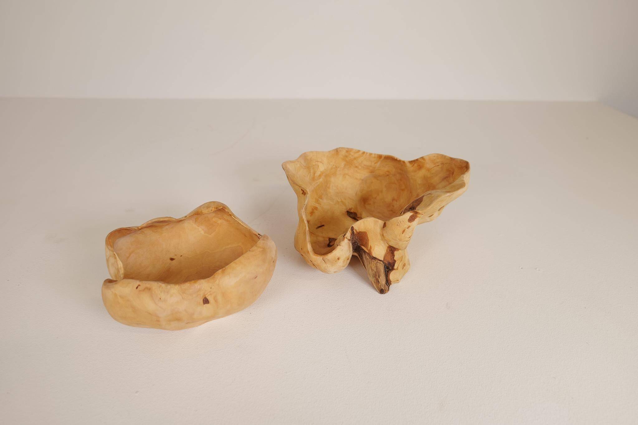 Scandinavian Modern Set of 2 Organic Bowls in Swedish Burl Wood, circa 1990s