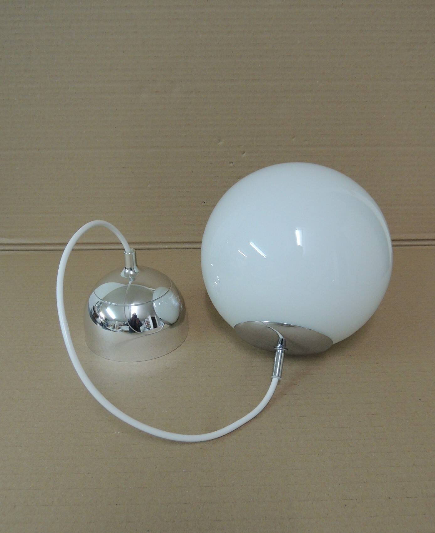 Ball pendant light