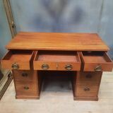 Nineteenth-century chest of drawers in mahogany.
