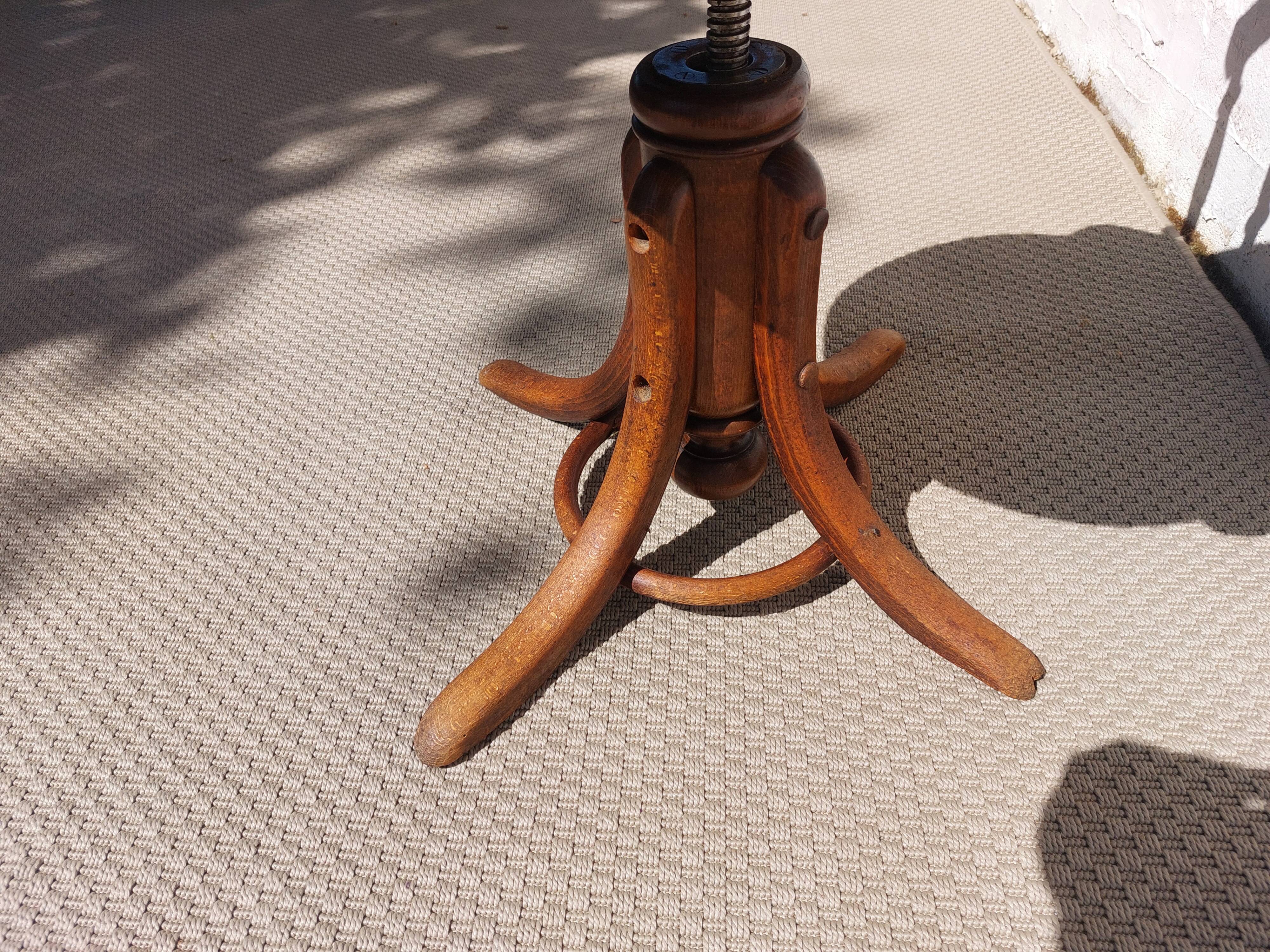 Fischel swivel chair