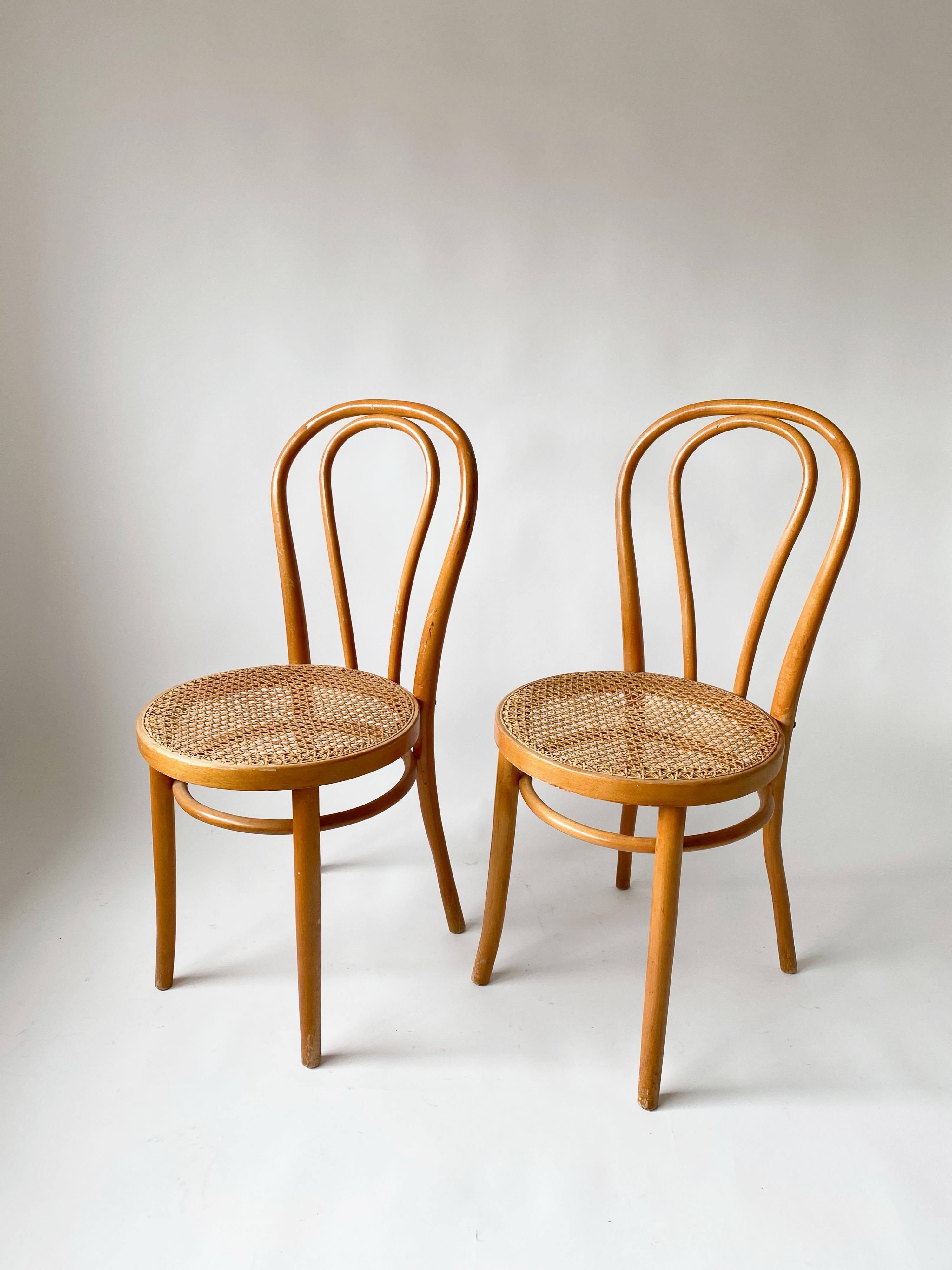 Pair Chairs bistro canage