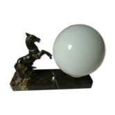 Lampe de table veilleuse globe opaline marbre cheval se cabrant régule