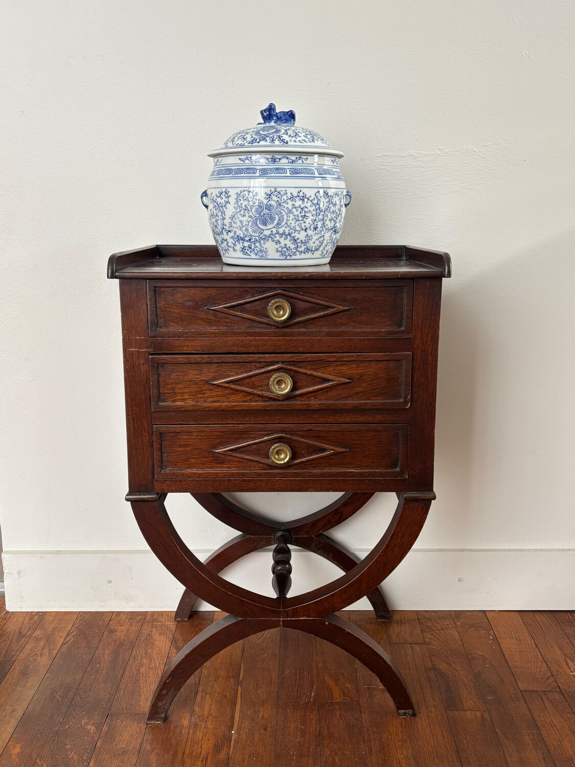 Side table with 3 drawers