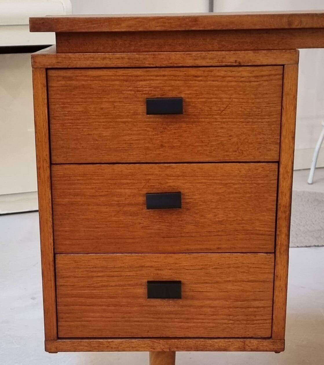 Bureau du milieu du siècle