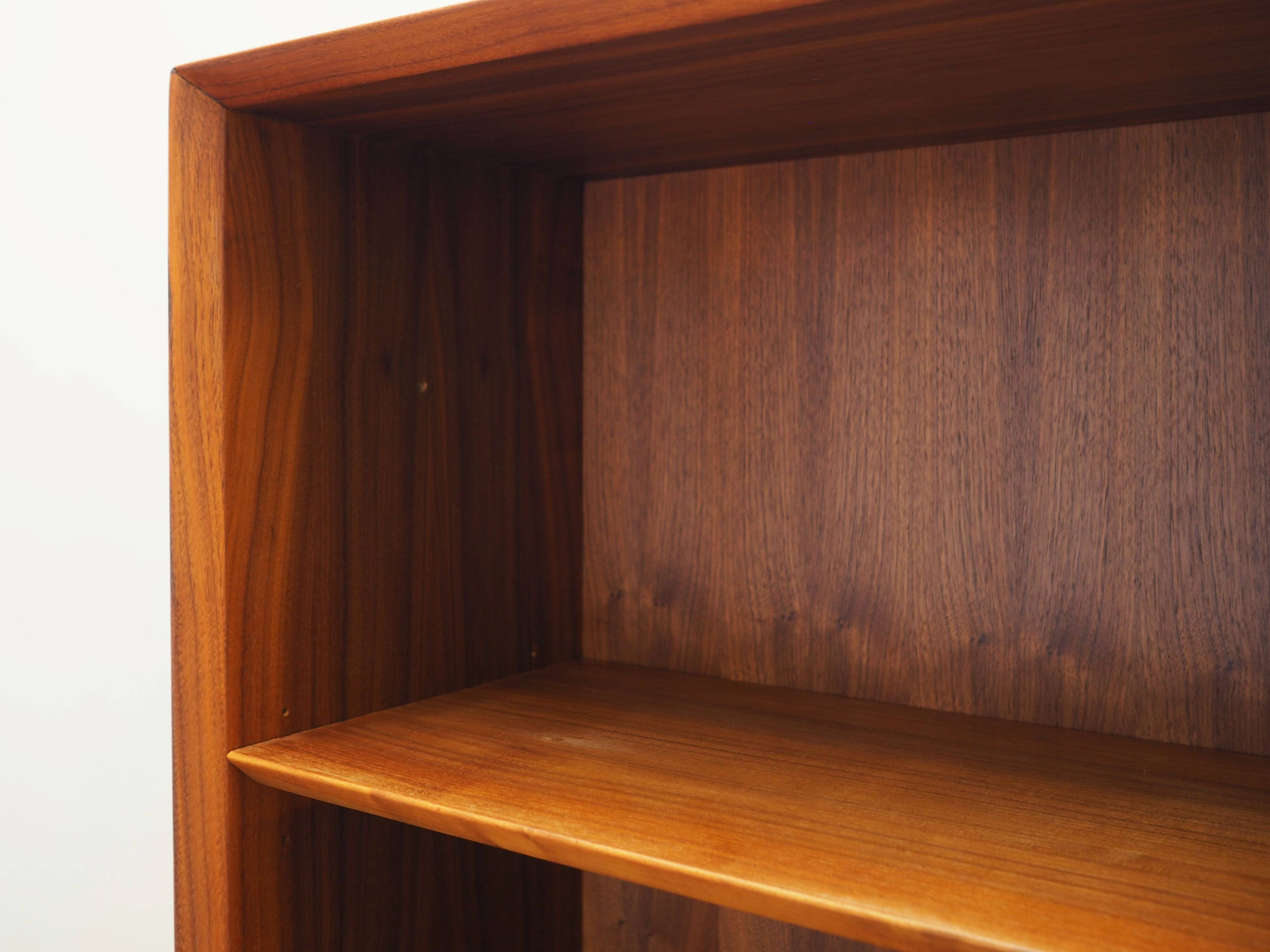 Danish teak bookcase by Hundevad, 1970s