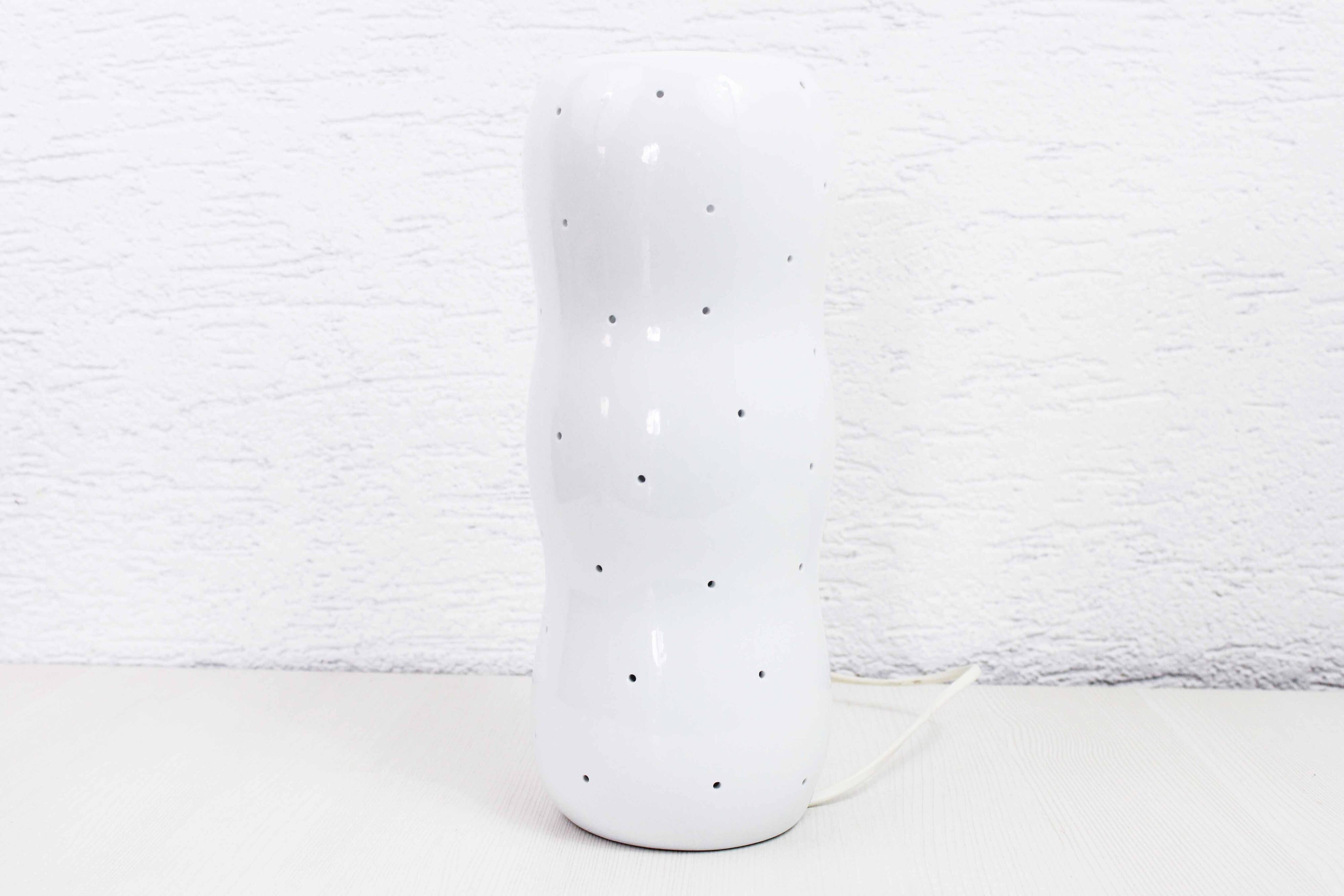 Porcelain table lamp