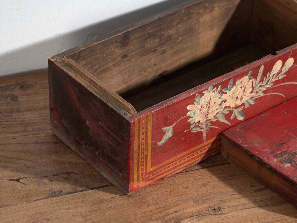 Small antique chest with floral patterns (circa 1900) #39