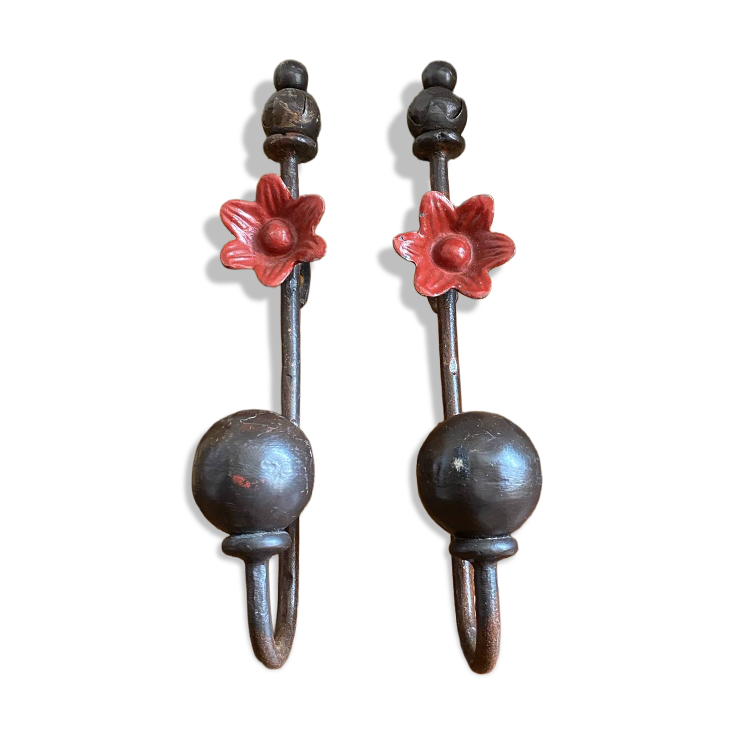 Pair of wall hooks in cast iron