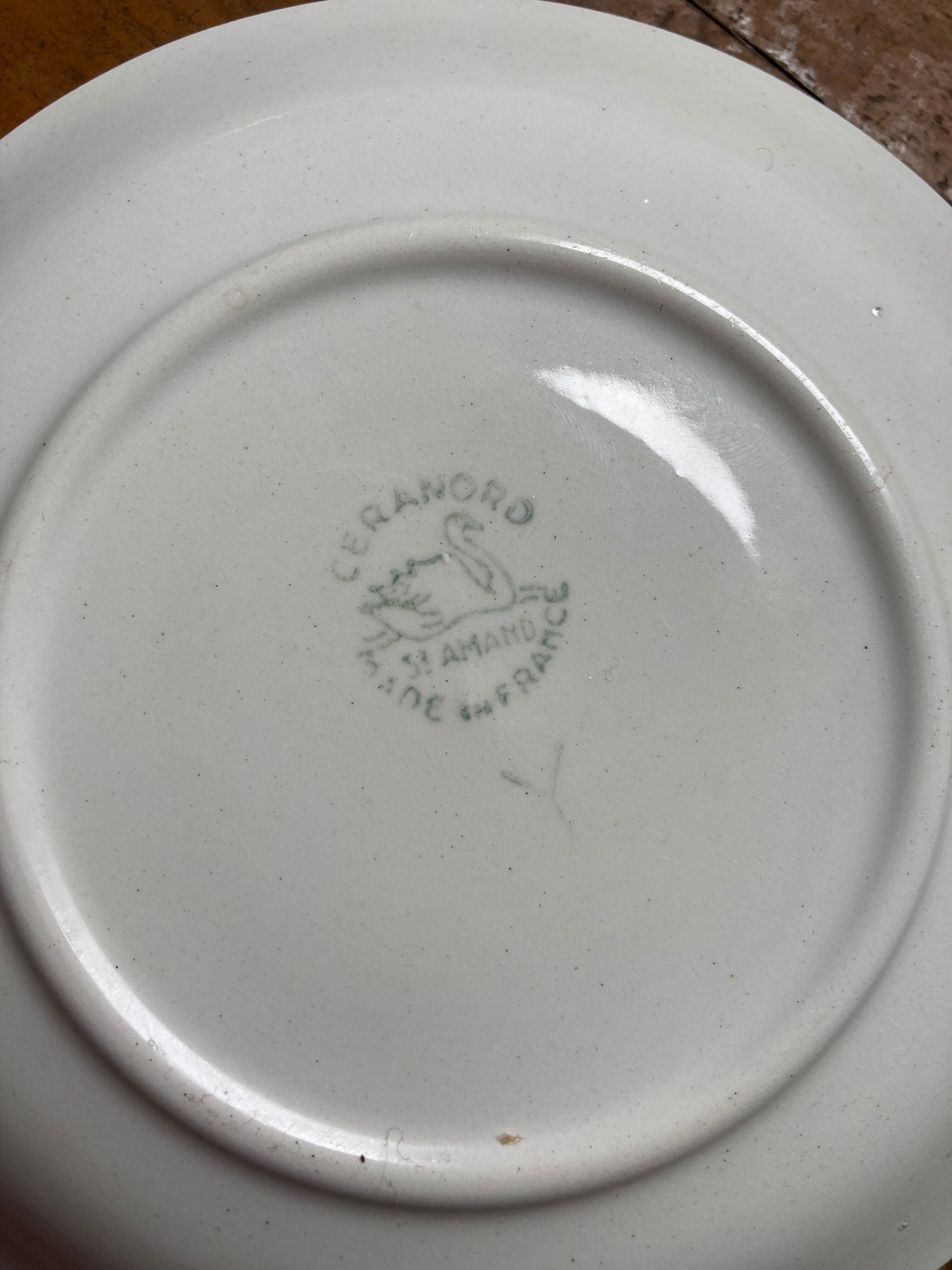 7 tasses Saint Amand vert et rouge modèle Céranord style basque en porcelaine idéal café ou thé