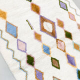 Tapis berbère marocain azilal écru à losanges multicolores 237x167cm