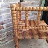 Mulched corner chair and light wood