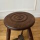 Tabouret tripode en bois