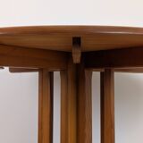 Extendable round table