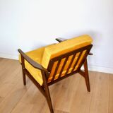 Fauteuil yougoslave restauré du milieu du siècle en jaune doré